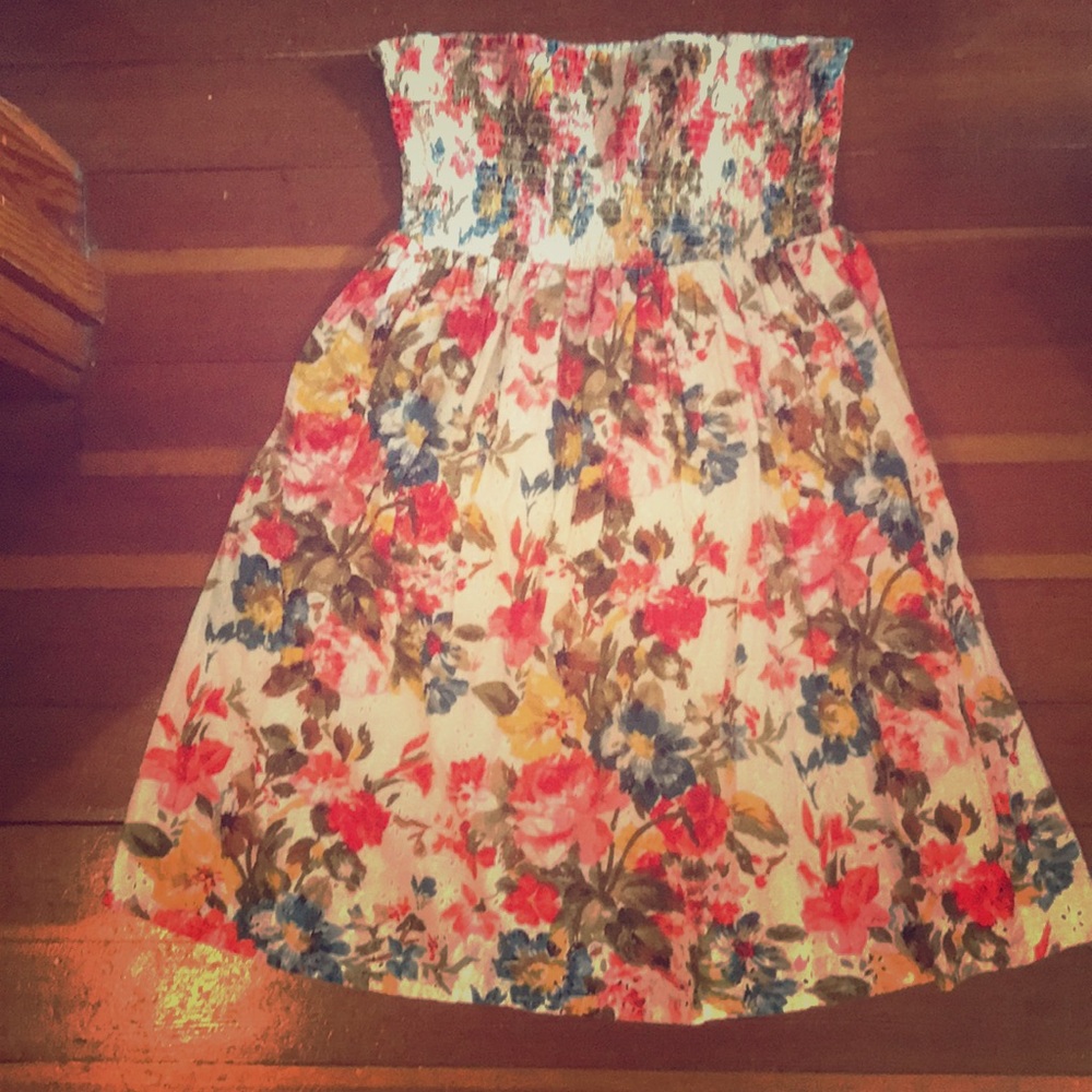 Floral strapless dress